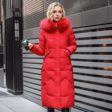 Clara | Damen Langer Daunen-Steppmantel mit Kragen Fellkapuze Wintermantel – Rot