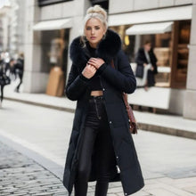 Clara | Damen Langer Daunen-Steppmantel mit Kragen Fellkapuze Wintermantel – Schwarz