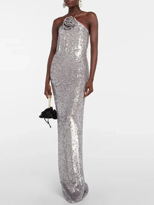 Damen Maxi Kleid mit Neckholder Ausschnitt Rosettenapplikation und Paillettenbesatz – Silber