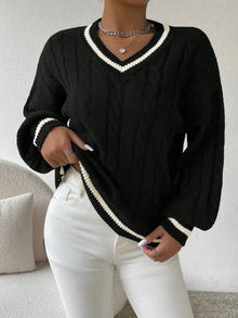Damen Pullover mit V-Ausschnitt, Zopfmuster und Streifendetail – Schwarz