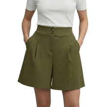 Damen Shorts mit hohem Bund und weitem Bein sowie Falten und zwei Knöpfen – Grün