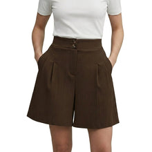 Damen Shorts mit hohem Bund und weitem Bein sowie Falten und zwei Knöpfen – Braun