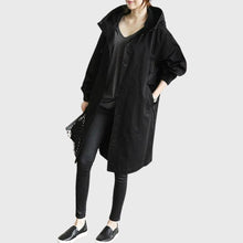 Frieda | Damen Trench Coat mit Kapuze wasserdicht Relaxed-Fit lang – Schwarz