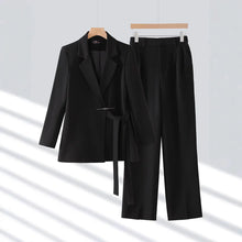 Zweiteiliger Damenanzug mit tailliertem Blazer und Hose – Schwarz