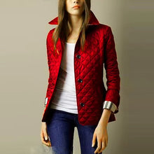 Liriane | Figurschmeichelnde Jacke – Rot