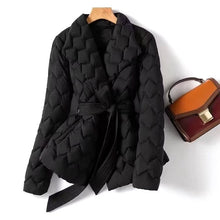Norlina | Elegante Steppjacke mit verstellbarem Gürtel – Schwarz