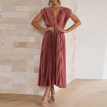 Karolyn - Damenkleid mit V-Ausschnitt und Falten – Rote Rose