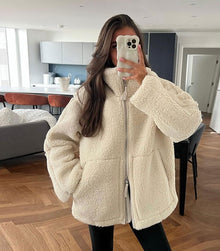 Stylische und kuschelige Sherpa Jacke für kalte Tage – Weiß