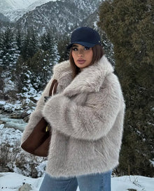 Zefina – Oversize-jacke Mit Langen Ärmeln Aus Kunstfell – Grau
