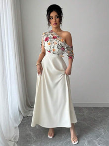 Elegantes Maxikleid für Hochzeit mit Blumenapplikation – Weiß