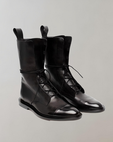 Ella - Hochgeschnittene flache Schnürstiefel für – Schwarz