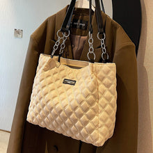 Gesteppte Shopper-Tasche für Damen mit Doppelgriffen und Metallkette - Eloisa – Weiß