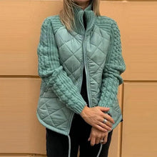 Karoliina - Gestrickte Patchwork Daunen Jacke – Hellgrün