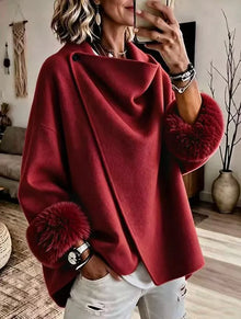 Mikila – Asymmetrische Jacke Aus Wollmischung Mit Kunstfellbesatz – Rot