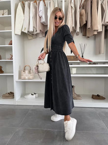Feminines Midikleid | Taillierter Schnitt & Knopfleiste | Romantischer Look – Schwarz