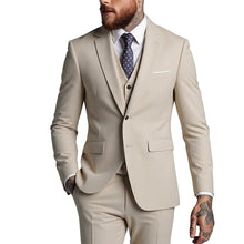 Herren-Dreiteiler mit Reverskragen und Pattentaschen – Beige