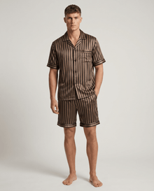 Herren Schlafanzug kurz gemustert mit Hemd und Shorts – Champagner Streifen