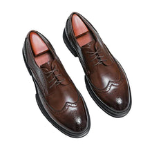 Herren Schnürschuhe mit Wingtip-Details und Perforierter Oberfläche – Niemiecki