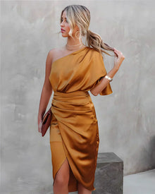 Damen Satinkleid One-Shoulder mit Schlitz – Orange Gold