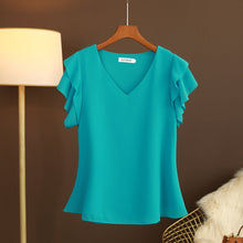 Leichte Chiffonbluse für Damen mit Rüschenärmeln und V-Ausschnitt - Elvira – Blau
