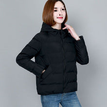 Carolin | Damen Winterjacke mit Kapuze und Reißverschluss – Schwarz