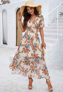 Liliana – Boho Maxikleid mit Blumenprint, V-Ausschnitt & Smoktaille – Aprikose