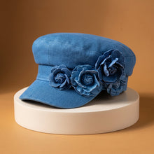 Nelisha – Jeanskappe Mit Blumenmuster – Blau