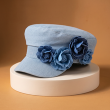 Nelisha – Jeanskappe Mit Blumenmuster – Himmelblau
