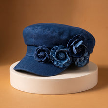 Nelisha – Jeanskappe Mit Blumenmuster – Marineblau