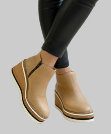 Sevilay – Stiefeletten mit Keilabsatz und Reißverschluss – Beige