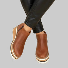 Sevilay – Stiefeletten mit Keilabsatz und Reißverschluss – Braun
