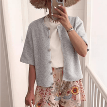 Babette Strickjacke mit Knöpfen – Grau