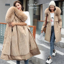 Charlotte Kunstpelzjacke mit Kapuze – Beige