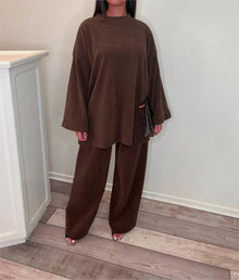 Ingrid - Set aus Pullover und Hose in Übergröße - Gerippter Stil – Braun