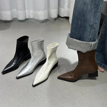 Lucille - Spitz zulaufende Stiefelette - Herbstschuhe – Braun