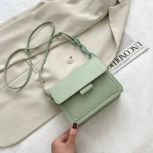 Trista - Crossbody-Tasche aus Leder - Zeitloser Klappenstil – Grün