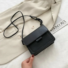 Trista - Crossbody-Tasche aus Leder - Zeitloser Klappenstil – Schwarz