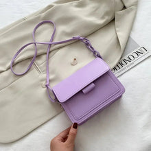 Trista - Crossbody-Tasche aus Leder - Zeitloser Klappenstil – Lila