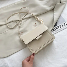 Trista - Crossbody-Tasche aus Leder - Zeitloser Klappenstil – Weiß