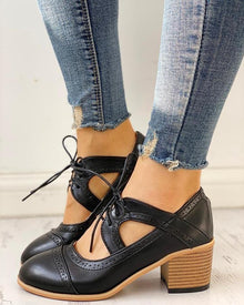 Vegane Sommer-Brogue Heels – Blockabsatz, Perforation, Komfort – Schwarz