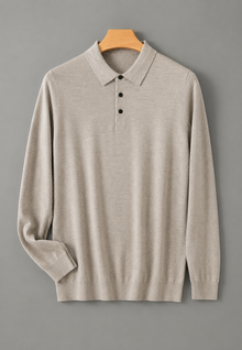 Herren-Polohemd mit langen Ärmeln, feinem Strick und geknöpftem Kragen – Aksel – Beige