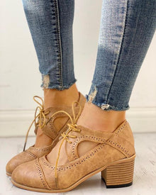 Vegane Sommer-Brogue Heels – Blockabsatz, Perforation, Komfort – Beige