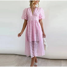 Midi-Kleid mit Karomuster – Luftiges Sommerkleid mit V-Ausschnitt & Puffärmeln – Babyrosa