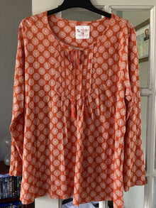 Lässige Damen-Tunika mit Quastenband und geometrischem Print – Orange