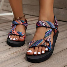 Maryane – Gemusterte Plateau-Sandalen mit Klettverschluss – Blau