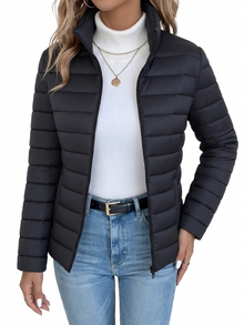 Loryta – Gesteppte Pufferjacke mit Stehkragen Und Reißverschluss – Schwarz