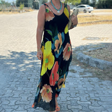 Maxikleid mit Blumenprint | Ärmellos | Luftiger Fall – Schwarz