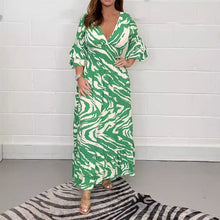 Paz® | Kleid mit Zebrastreifen, V-Ausschnitt und 3/4-Ärmeln – Grün