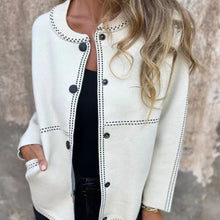 Strickjacke mit Knopfleiste | Rundhalsausschnitt | Elegante Akzente – Weiß