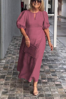 "Natalia | Zeitloses Eleganzkleid" could be rewritten as "Natalia | Klassisches Eleganzkleid". – Dunkelrosa
